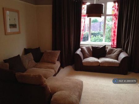 3 bedroom semi-detached house to rent - Photo 2