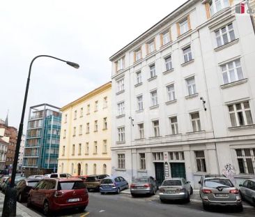 Nádherný stylový a plně vybavený byt 1+1 v centru Prahy - Fotografie 1
