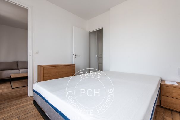 Rue Mathurin Régnier, - Photo 1