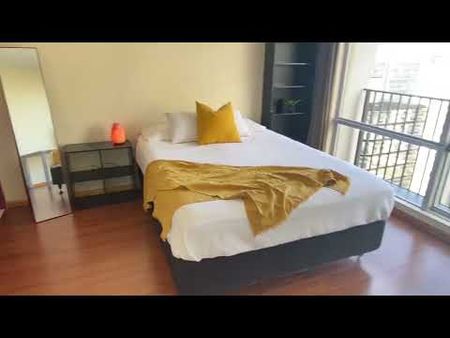Bright Studio with Cityscape View in Harbour Oaks - Photo 3