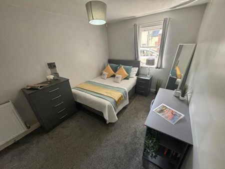 2 bedroom flat to rent - Photo 4