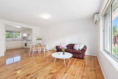 MODERN GROUND-FLOOR LIVING! - Photo 5