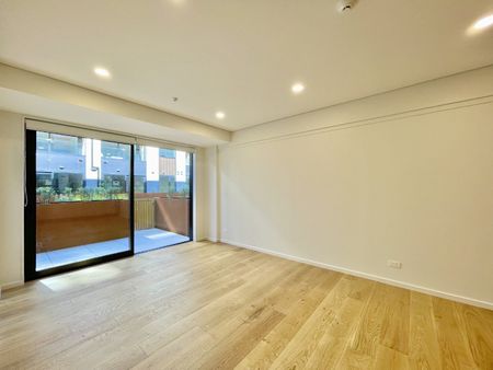 Spacious 2 Bedrooms With Court Yard & Car Park - Photo 2