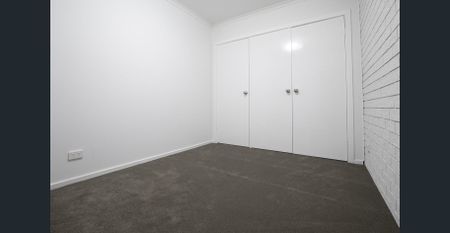 Recently renovated three bedroom dream! - Photo 4