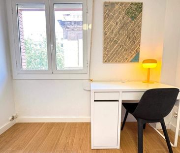 Barcelona, Catalonia 08012 - Photo 2