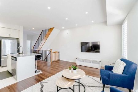 For Lease - 239 Harding Park, Newmarket, Ontario - Photo 4