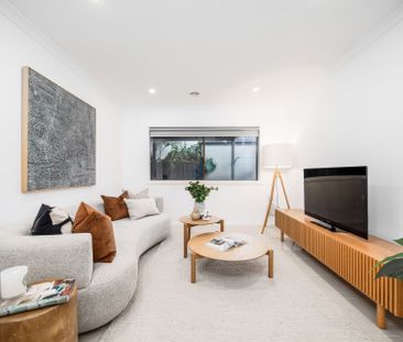 Modern chic, bright and spacious home in quiet convenient location - Photo 6