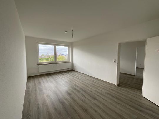 Großzügige geschnittene helle 3-Zimmer-Wohnung mit Balkon! - Foto 1