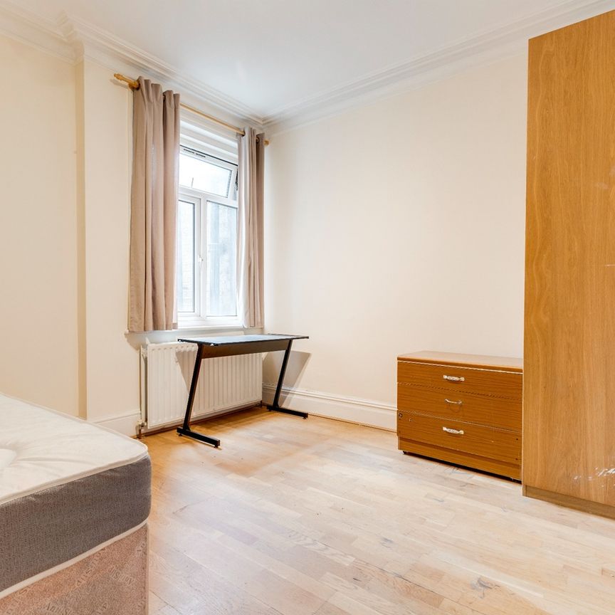 Room in a Shared Flat, Durnsford Road, SW19 - Photo 1