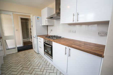 1 bedroom in a house share to rent - Photo 5