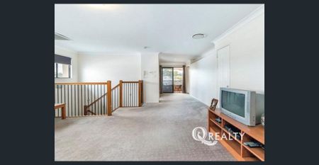 🏡Large Family Home With Pool In Stretton School Catchment And New Carpet Coming Soon! - Photo 2