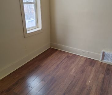1748 QUEBEC 4 BEDROOM HOUSE - Photo 2