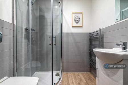 1 bedroom in a house share to rent - Photo 4