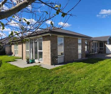 Spacious Family Home for Rent – Wigram Skies - Photo 1