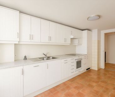 Charming 2-room renovated apartment in Latena - Photo 1