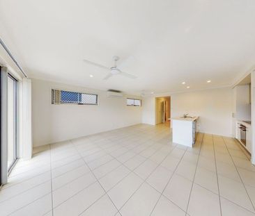 3 Bedroom Townhouse with Pool - Photo 2