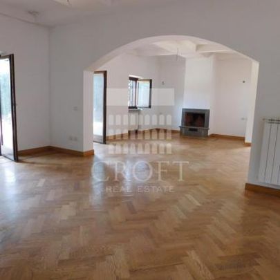 Cassia-La Storta: Idependent villa in small gated community, 1 homeoffice/study, 5 bedrooms, 3 bathrooms, lounge, dining room, kitchen, terrace, garden, AC in all bedrooms, private parking space. Ref. 2206 - Photo 1