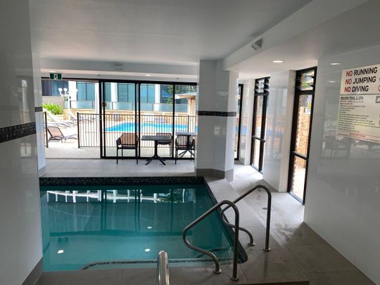 Fully Furnished High Rise Apartment Overlooking Surfers Beach - Photo 1