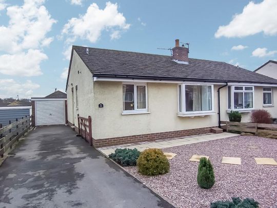 2 bedroom bungalow to rent - Photo 1