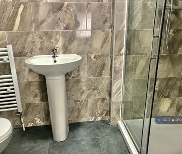 1 bedroom in a house share to rent - Photo 6