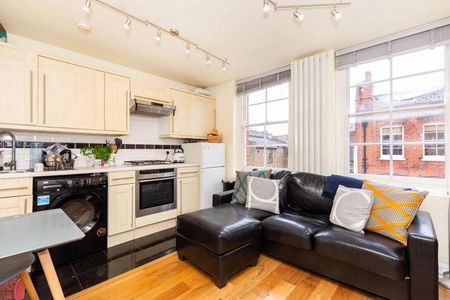 Stunning one bedroom flat set in a period conversion in the heart of Angel - Photo 2