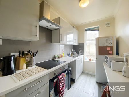 2 bedroom flat to rent - Photo 3