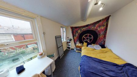 4 bedroom flat to rent - Photo 2