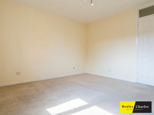 2 Bedroom Apartment For Rent - Photo 1