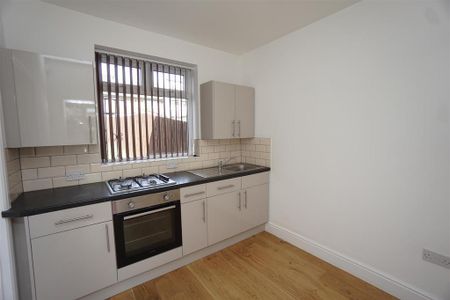 2 bedroom semi-detached house to rent - Photo 4