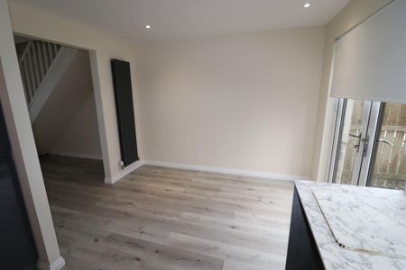 3 bedroom semi-detached house to rent - Photo 3