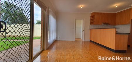 2/42 Adelaide Street, St Albans, VIC 3021 - Photo 2