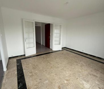Location Appartement 4 pièces 79m² DECINES CHARPIEU 69150 - Photo 2
