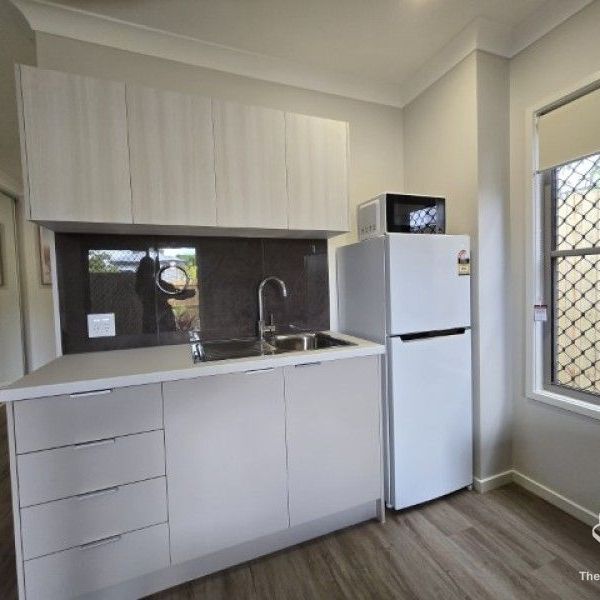 New Construct, Furnished + All Bills Incl! - Photo 1