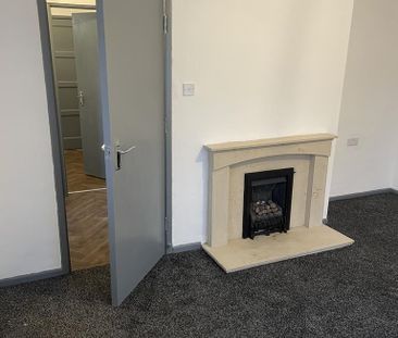 5 bedroom semi-detached house to rent - Photo 2