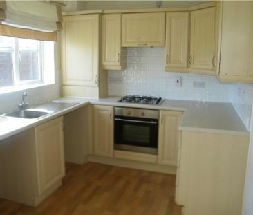 2 bedroom terraced house to rent - Photo 2