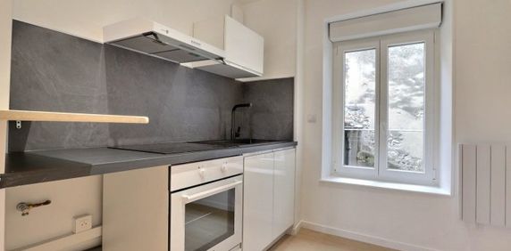 Hyper Centre - Appartement T2 - 25m² (38m² au sol) - Terrasse - Photo 2