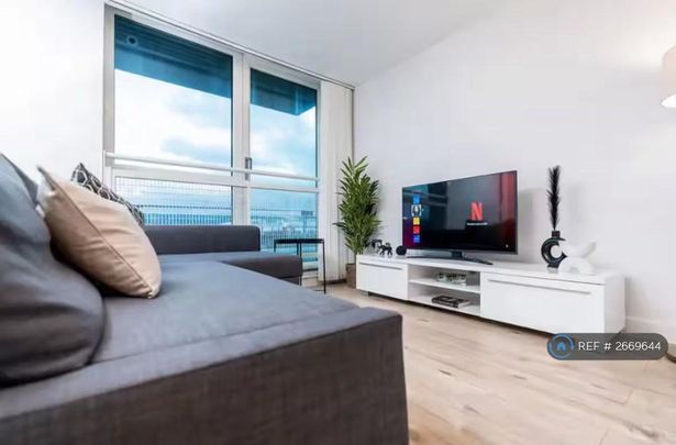 2 bedroom flat to rent - Photo 1