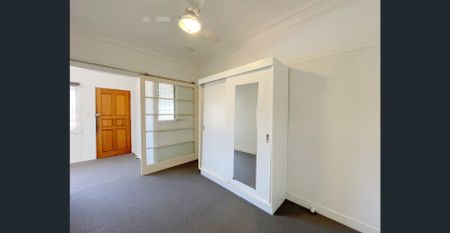 Perfectly Positioned Apartment with Unbeatable Convenience! - Photo 3