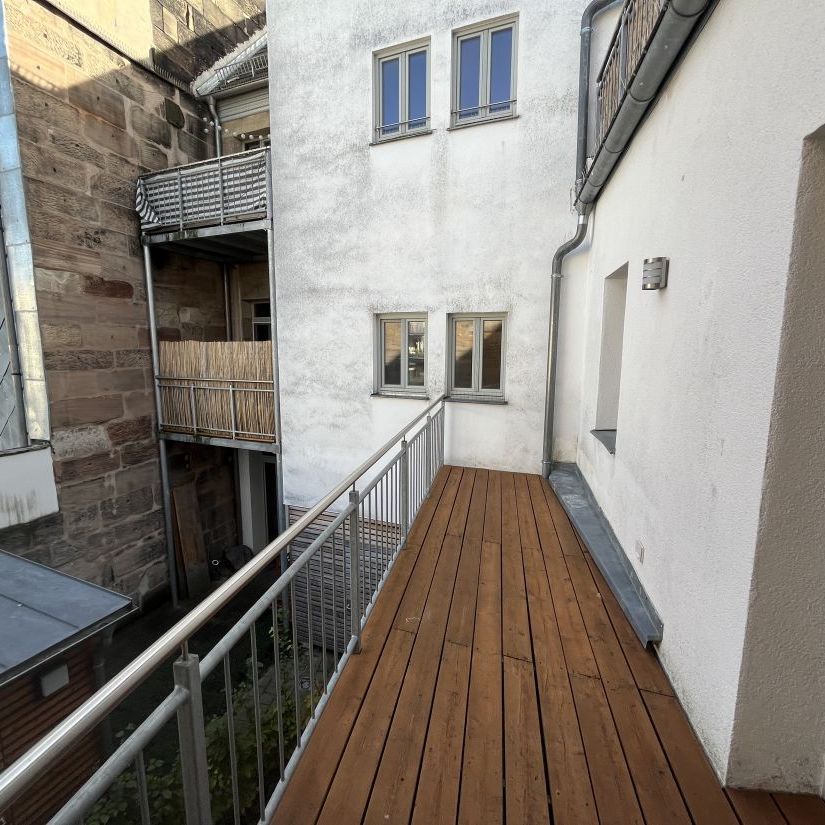 3-Zimmer-Wohnung mit Balkon im sanierten Denkmal! - Foto 1