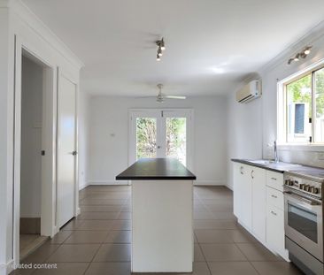 Two bedroom Cottage In Quiet Suburb - Photo 3