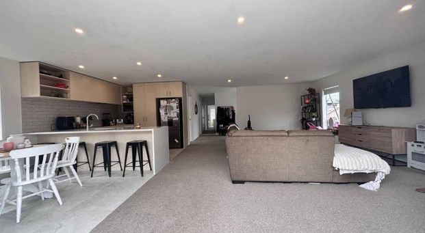 Modern Aramoho home - Photo 1