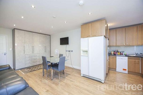 Queens Way, Hendon, NW4 - Photo 1