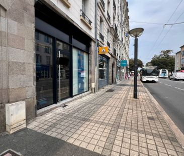 LOCAL REFAIT EN HYPER CENTRE VILLE - Photo 2