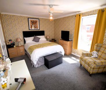 3 bedroom terraced house to rent - Photo 5