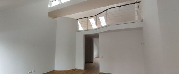 4 Zimmer, Küche, Bad, Dusche, sep.WC, 1 Galerie, Terrasse, Aufzug, DG - Photo 1