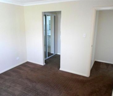 UNIQUE AND IMMACULATE FAMILY HOME - Photo 2