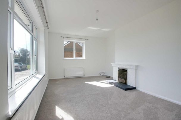 South End Lane, Northall - Photo 1