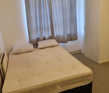 1 bedroom in a flat share to rent - Photo 1