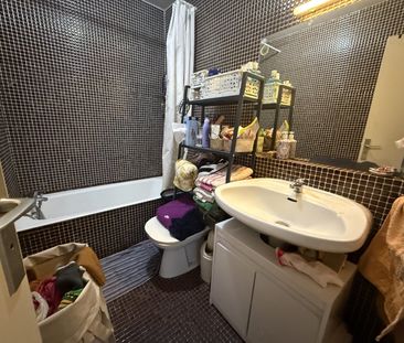 T1 - HYERES - terrasse - résidence sécurisée, calme a proximité cen... - Photo 3