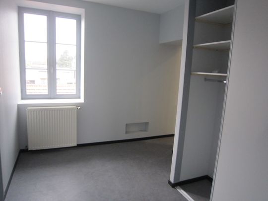 Location Appartement 3 pièces 58m² POUILLY SOUS CHARLIEU 42720 - Photo 1